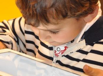 Applications-Autisme.com : une plateforme collaborative qui répertorie les applications pour les personnes autistes